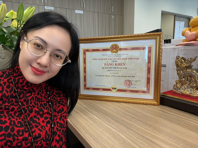 Con g&aacute;i nh&agrave; s&aacute;ng chế nổi tiếng Việt Nam l&agrave; BTV thời sự 19h: Tổ ấm giản dị, lần hiếm hoi tiết lộ về chồng - Ảnh 4.