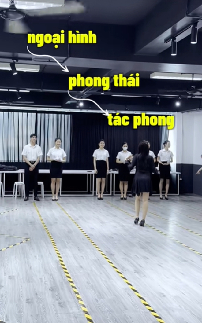 Tất tần tật về &ldquo;l&ograve; luyện thi tiếp vi&ecirc;n h&agrave;ng kh&ocirc;ng&rdquo; ở Việt Nam: Mỗi ng&agrave;y trả lời chục c&acirc;u hỏi phỏng vấn, học tiếng Anh v&agrave; tập catwalk - Ảnh 11.