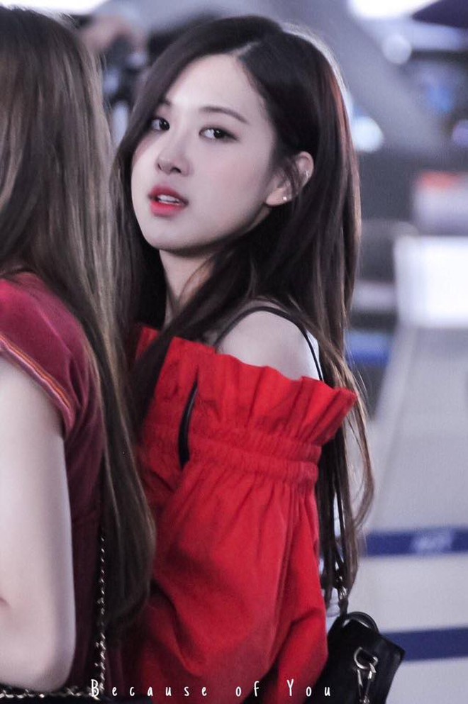 Rộ tranh c&atilde;i Ros&eacute; để t&oacute;c đen đẹp hơn t&oacute;c v&agrave;ng, nhưng c&oacute; một l&yacute; do khiến c&ocirc; kh&oacute; &ldquo;quay xe&rdquo;- Ảnh 3.