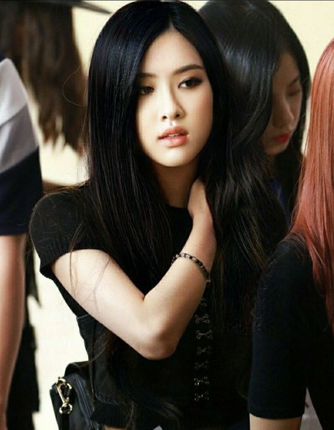 Rộ tranh c&atilde;i Ros&eacute; để t&oacute;c đen đẹp hơn t&oacute;c v&agrave;ng, nhưng c&oacute; một l&yacute; do khiến c&ocirc; kh&oacute; &ldquo;quay xe&rdquo;- Ảnh 15.