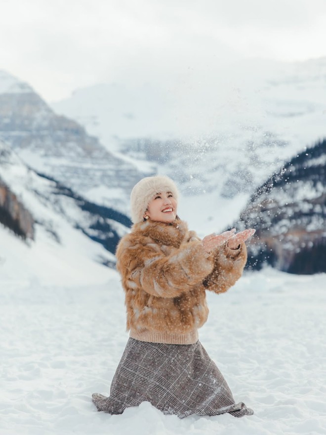 Mỹ nh&acirc;n lọt đề cử đẹp nhất thế giới, vợ TGĐ Saigon Square v&agrave; hội n&agrave;ng thơ đi đ&acirc;u lễ n&agrave;y?- Ảnh 2.