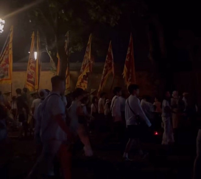 Lễ n&agrave;y, một nửa Việt Nam đang ở Huế! - Ảnh 4.