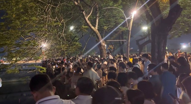 Lễ n&agrave;y, một nửa Việt Nam đang ở Huế! - Ảnh 3.