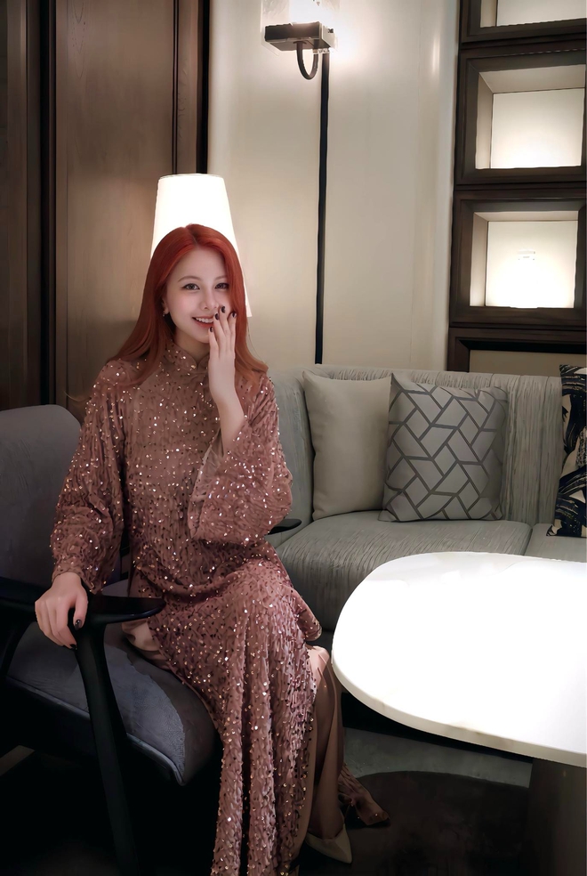 Tiểu thư S&agrave;i th&agrave;nh c&ocirc;ng khai ảnh hẹn h&ograve; nam nghệ sĩ lớn hơn 24 tuổi: Được khen &ldquo;đẹp đ&ocirc;i&rdquo; - Ảnh 8.