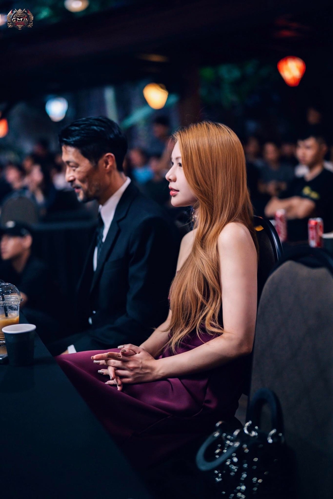 Tiểu thư S&agrave;i th&agrave;nh c&ocirc;ng khai ảnh hẹn h&ograve; nam nghệ sĩ lớn hơn 24 tuổi: Được khen &ldquo;đẹp đ&ocirc;i&rdquo; - Ảnh 1.