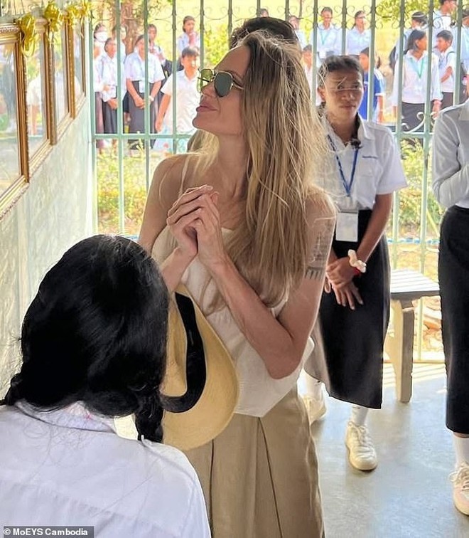 Angelina Jolie ngoại hình khác lạ- Ảnh 4. Angelina Jolie ngoại hình khác lạ- Ảnh 4.