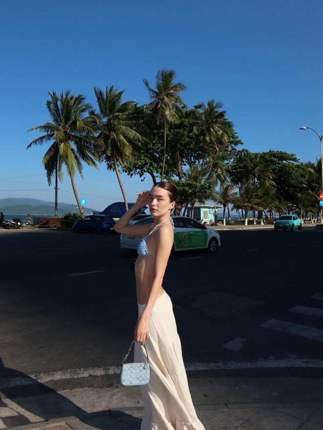 D&agrave;n tiếp vi&ecirc;n h&agrave;ng kh&ocirc;ng, mỹ nh&acirc;n quốc tế đổ bộ ở b&atilde;i biển, resort Ph&uacute; Quốc, Nha Trang- Ảnh 4.