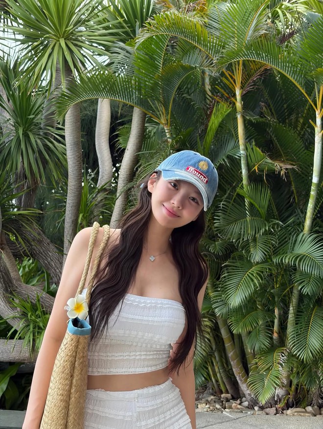 D&agrave;n tiếp vi&ecirc;n h&agrave;ng kh&ocirc;ng, mỹ nh&acirc;n quốc tế đổ bộ ở b&atilde;i biển, resort Ph&uacute; Quốc, Nha Trang- Ảnh 5.