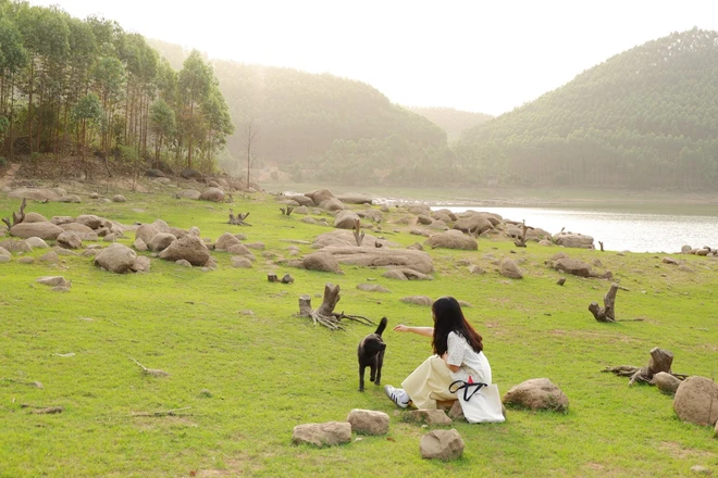 Hội mê xê dịch đang "phát điên" với Suối Mỡ!- Ảnh 1. Hội mê xê dịch đang "phát điên" với Suối Mỡ!- Ảnh 1.