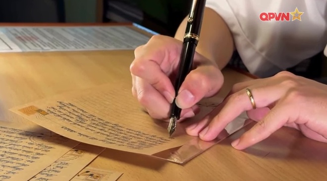 Thượng uý - Trợ lý phòng Đối ngoại, Bộ Tham mưu Quân chủng Hải quân gây sốt: Gương mặt tuấn tú, viết chữ đẹp như giấy khen - Ảnh 2.