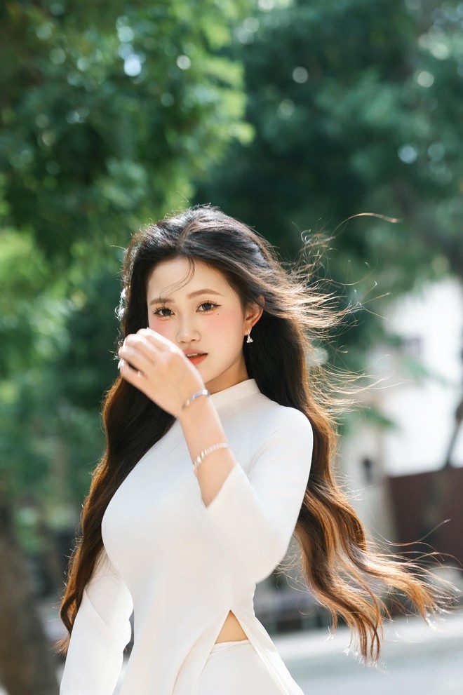 Xuất hiện c&ocirc; g&aacute;i Bắc Ninh "song tr&ugrave;ng" với Do&atilde;n Hải My: 11.000 người thả tim cho 2 bức ảnh- Ảnh 6.