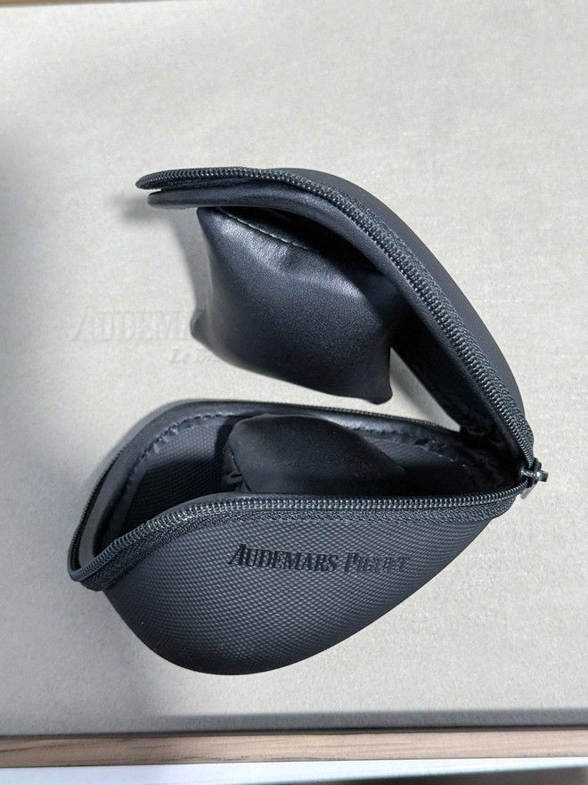 Duy Mạnh bị mất đồng hồ hiệu trị gi&aacute; hơn 1 tỷ đồng - Ảnh 4.