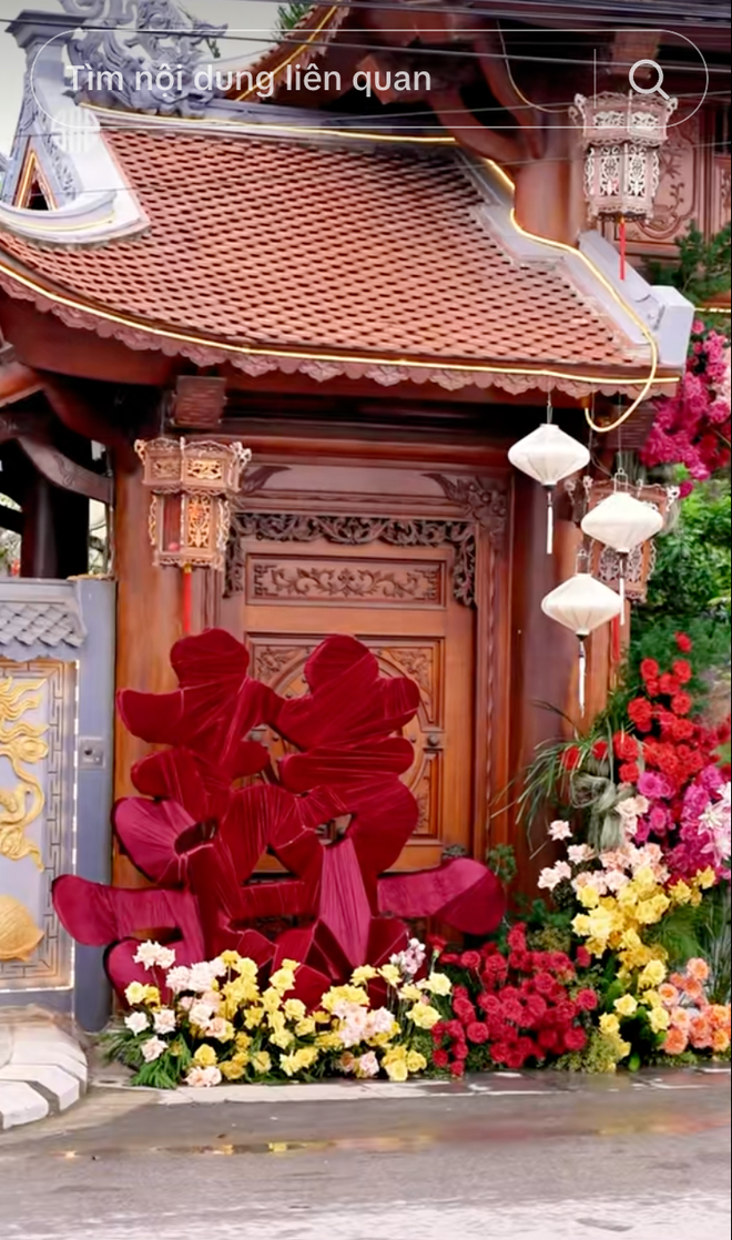 Chẳng cần v&agrave;ng đeo trĩu cổ hay sổ đỏ trao tay, đ&aacute;m cưới n&agrave;y vẫn to&aacute;t ra kh&iacute; chất "h&agrave;o m&ocirc;n" gia phong quyền qu&yacute; - Ảnh 2.