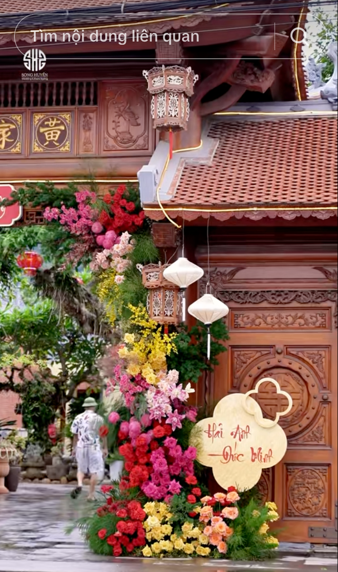 Chẳng cần v&agrave;ng đeo trĩu cổ hay sổ đỏ trao tay, đ&aacute;m cưới n&agrave;y vẫn to&aacute;t ra kh&iacute; chất "h&agrave;o m&ocirc;n" gia phong quyền qu&yacute; - Ảnh 1.