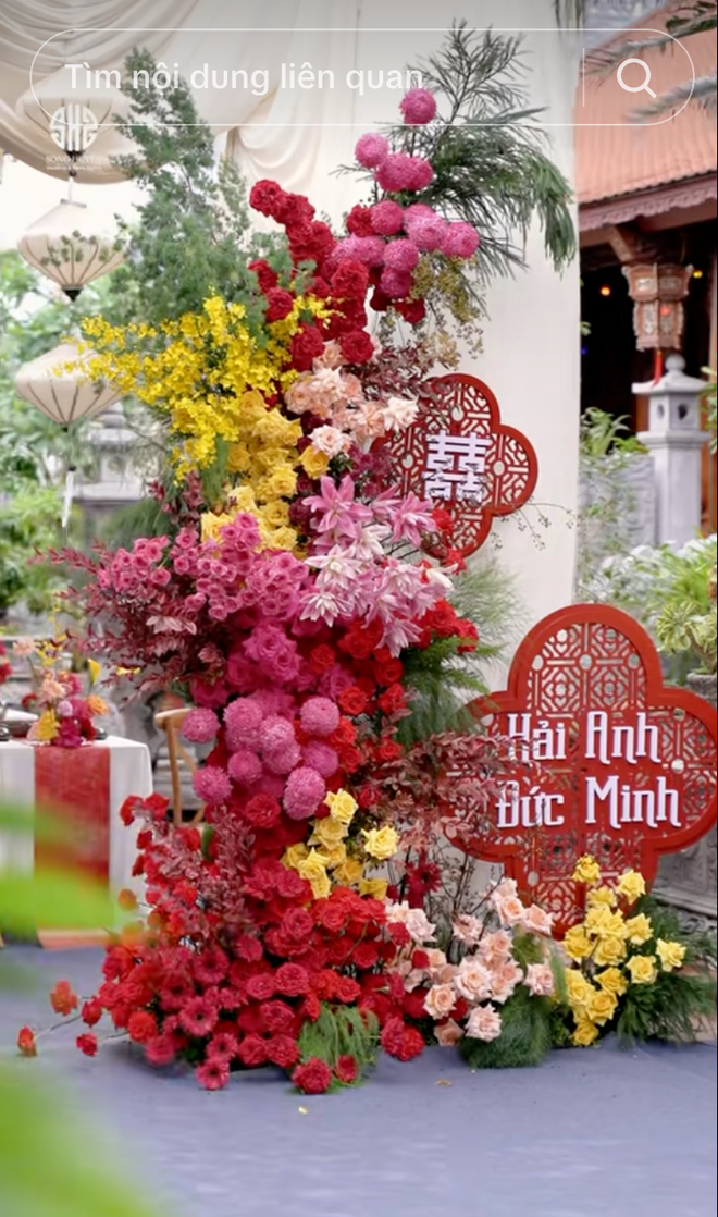 Chẳng cần v&agrave;ng đeo trĩu cổ hay sổ đỏ trao tay, đ&aacute;m cưới n&agrave;y vẫn to&aacute;t ra kh&iacute; chất "h&agrave;o m&ocirc;n" gia phong quyền qu&yacute; - Ảnh 3.