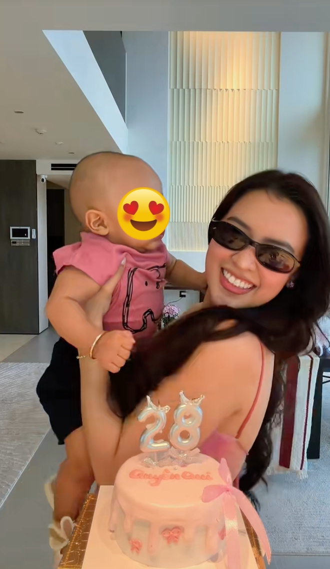Quy&ecirc;n Qui lần đầu khoe con trai với ph&oacute; chủ tịch- Ảnh 2.