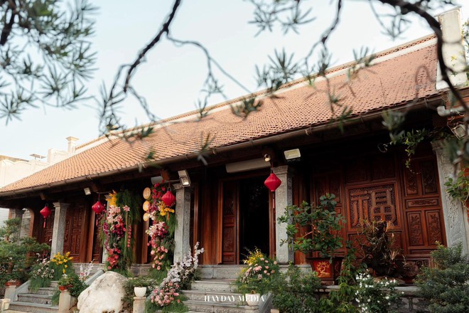 Chẳng cần v&agrave;ng đeo trĩu cổ hay sổ đỏ trao tay, đ&aacute;m cưới n&agrave;y vẫn to&aacute;t ra kh&iacute; chất "h&agrave;o m&ocirc;n" gia phong quyền qu&yacute; - Ảnh 15.