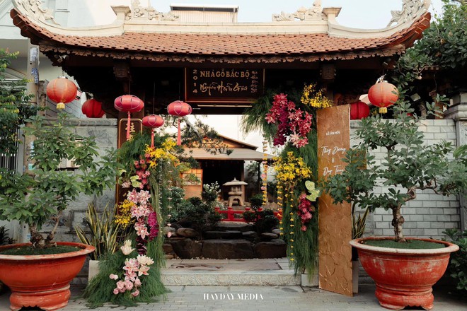 Chẳng cần v&agrave;ng đeo trĩu cổ hay sổ đỏ trao tay, đ&aacute;m cưới n&agrave;y vẫn to&aacute;t ra kh&iacute; chất "h&agrave;o m&ocirc;n" gia phong quyền qu&yacute; - Ảnh 14.
