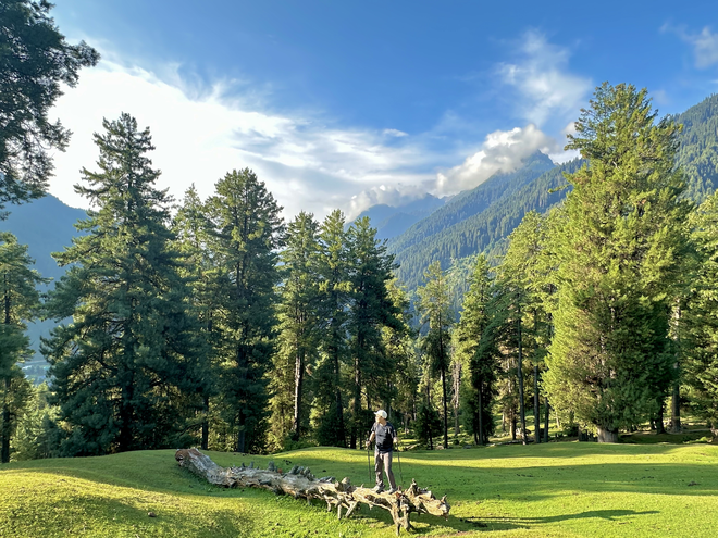 Trekking: Khi người ta trả tiền để chịu khổ, thứ cứu bạn giữa n&uacute;i rừng đ&ocirc;i khi chỉ l&agrave; một đ&ocirc;i tất- Ảnh 15.