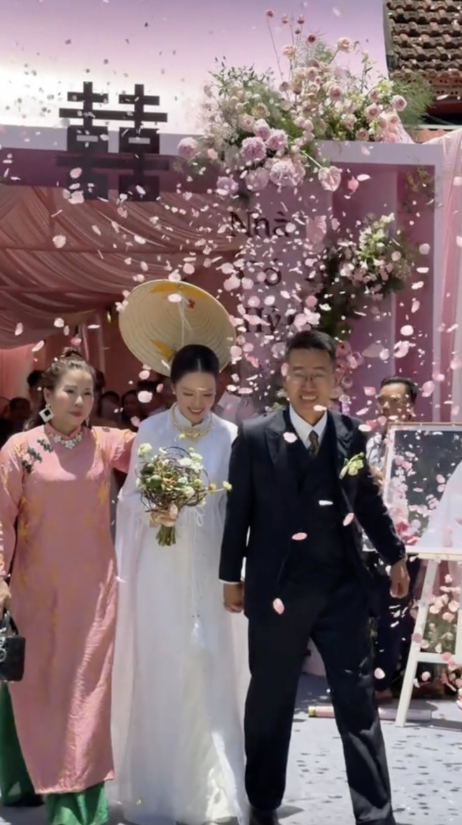 B&oacute; hoa cưới h&igrave;nh tổ chim của nhiếp ảnh gia c&oacute; tiếng ở H&agrave; Nội đang g&acirc;y tranh c&atilde;i - Ảnh 1.