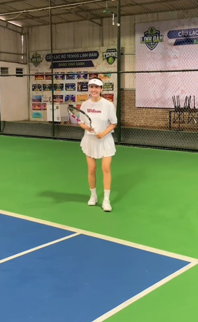 Phát hiện hàng loạt mỹ nhân Việt check-in trở lại trên sân tennis: Môn thể thao của giới “old money” có khác!- Ảnh 1. Phát hiện hàng loạt mỹ nhân Việt check-in trở lại trên sân tennis: Môn thể thao của giới “old money” có khác!- Ảnh 1.