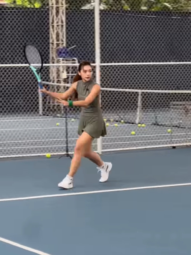 Phát hiện hàng loạt mỹ nhân Việt check-in trở lại trên sân tennis: Môn thể thao của giới “old money” có khác!- Ảnh 10. Phát hiện hàng loạt mỹ nhân Việt check-in trở lại trên sân tennis: Môn thể thao của giới “old money” có khác!- Ảnh 10.