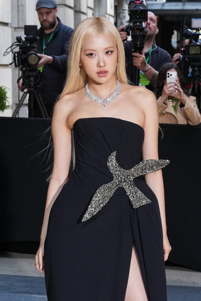 Ros&eacute; quyết t&acirc;m &ldquo;ch&igrave;m nghỉm&rdquo; giữa Met Gala 2026: Khi an to&agrave;n trở th&agrave;nh con dao hai lưỡi - Ảnh 1.