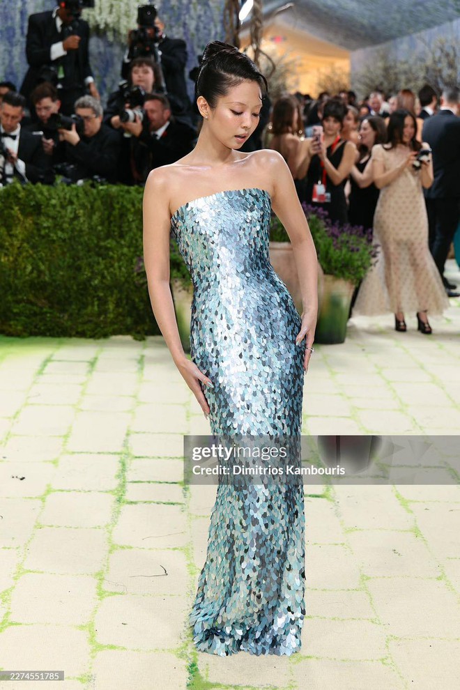 Jennie n&oacute;i về m&agrave;n xuất hiện g&acirc;y chia rẽ nhất Met Gala 2026: "Em rất đ&uacute;ng chủ đề, mọi thứ đều lấp l&aacute;nh c&ugrave;ng em" - Ảnh 2.
