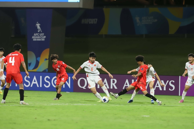 Diễn biến U17 Việt Nam vs U17 Yemen: V&Agrave;O! 1-0 cho Việt Nam - Ảnh 3.