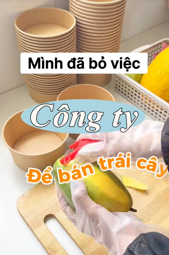Nghỉ việc lương 10 triệu để b&aacute;n tr&aacute;i c&acirc;y gọt sẵn, ng&agrave;y cao điểm 100 hộp: C&ocirc; g&aacute;i trẻ ở TP HCM kiếm tiền từ điều ai cũng nghĩ đơn giản- Ảnh 1.