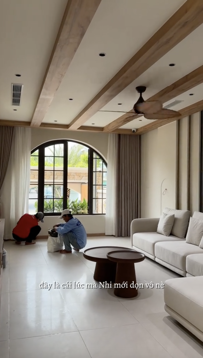 Thu Nhi Eat Clean tậu nh&agrave; mới sang như resort view biển, c&oacute; lu&ocirc;n hồ bơi: Sống trọn 2 cuộc đời, ph&uacute; b&agrave; v&agrave; TikToker!- Ảnh 2.