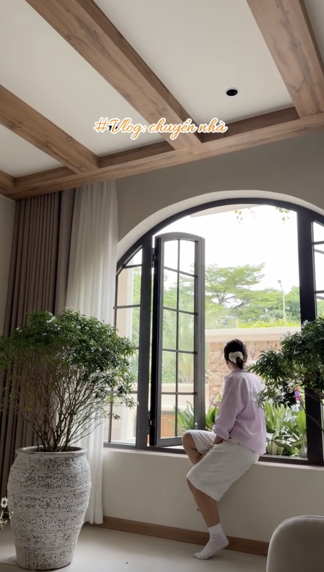 Thu Nhi Eat Clean tậu nh&agrave; mới sang như resort view biển, c&oacute; lu&ocirc;n hồ bơi: Sống trọn 2 cuộc đời, ph&uacute; b&agrave; v&agrave; TikToker!- Ảnh 3.