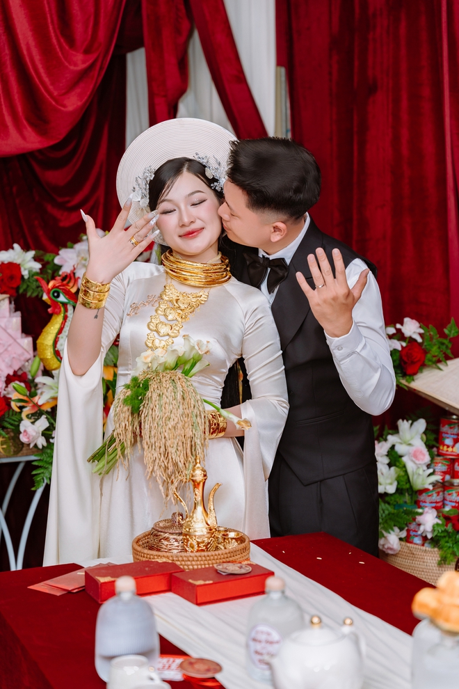 "B&oacute; hoa cưới l&uacute;a ch&iacute;n c&uacute;i đầu&rdquo; của c&ocirc; d&acirc;u miền T&acirc;y: Chủ nh&acirc;n phải đi 5-6 mẫu ruộng để chọn, l&yacute; do ph&iacute;a sau - Ảnh 4.