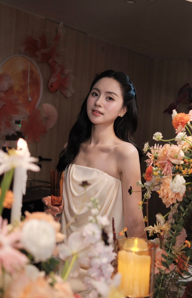 Lừa mẹ đi c&agrave; ph&ecirc;, đến nơi l&agrave; lễ b&agrave;n giao xe VF3: Kh&ocirc;ng nỡ để mẹ đi l&agrave;m 50km, con rể &ldquo;gia trưởng&rdquo; chốt qu&agrave; to - Ảnh 11.