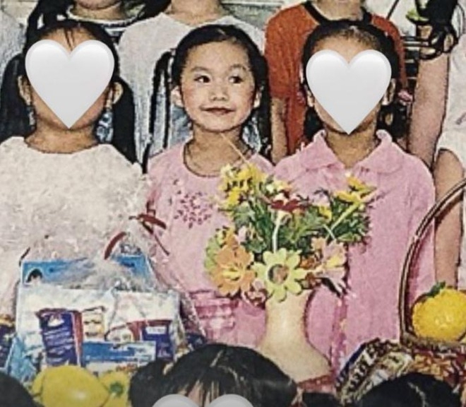 Loạt ảnh hồi b&eacute; của hội tiểu thư Việt đang "chiếm s&oacute;ng": H&oacute;a ra vibe nh&agrave; gi&agrave;u mấy chục năm trước l&agrave; đ&acirc;y - Ảnh 24.