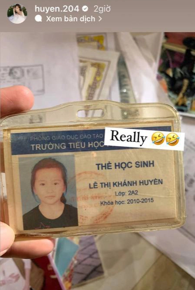 Loạt ảnh hồi b&eacute; của hội tiểu thư Việt đang "chiếm s&oacute;ng": H&oacute;a ra vibe nh&agrave; gi&agrave;u mấy chục năm trước l&agrave; đ&acirc;y - Ảnh 31.