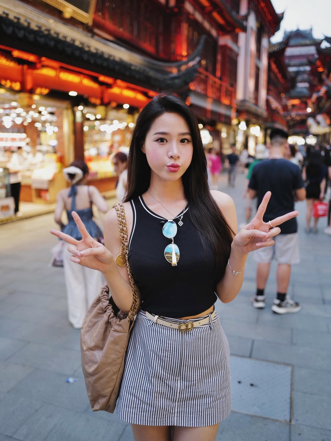 Đầu quân cho VTV sau khi lọt top 10 Hoa hậu, mỹ nhân 1m73 nay dẫn Nóng cùng World Cup: Visual khó đoán tuổi- Ảnh 11. Đầu quân cho VTV sau khi lọt top 10 Hoa hậu, mỹ nhân 1m73 nay dẫn Nóng cùng World Cup: Visual khó đoán tuổi- Ảnh 11.