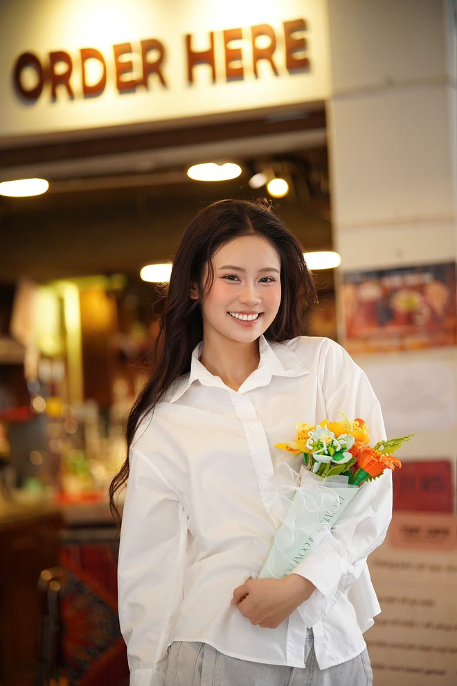 Vẻ đẹp nũng nịu của gái xinh Nóng Cùng World Cup: Là top 10 Miss World Vietnam, tốt nghiệp bằng Giỏi Đại học Ngoại thương - Ảnh 8.