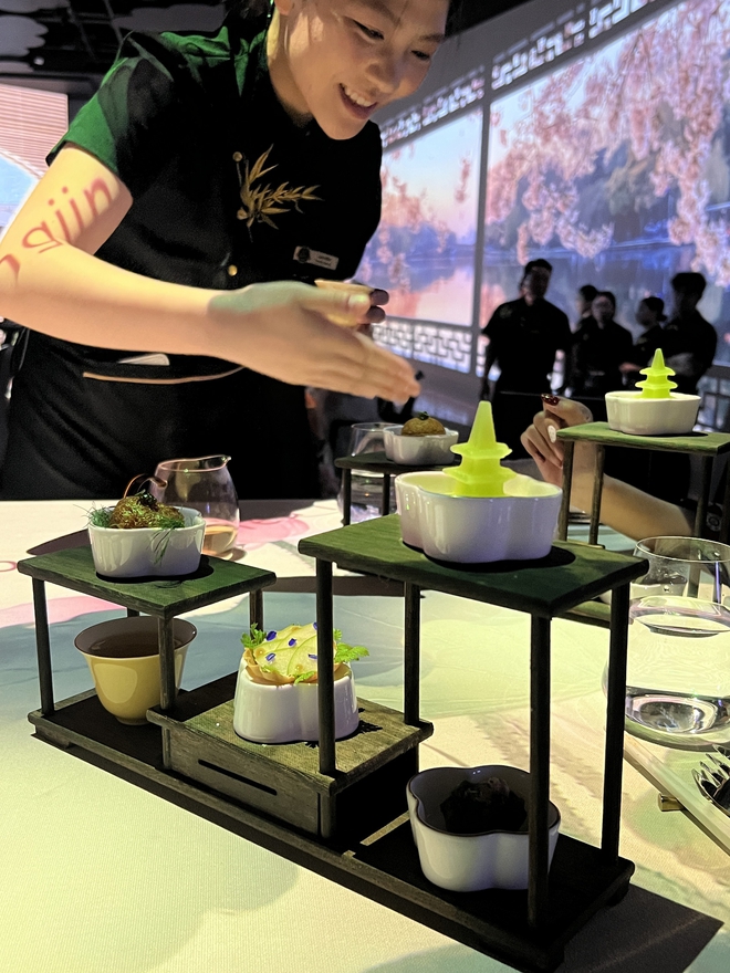 Chỉ có 12 giờ nhưng trót "luỵ" Thượng Hải: Ăn lẩu thực tế ảo, xuyên không về vườn nhà Minh và săn hoàng hôn ở Hoàng Phố - Ảnh 9.