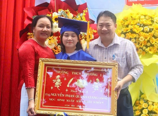Nữ sinh đạt điểm tuyệt đối 30/30 trong kỳ thi v&agrave;o lớp 10 - Ảnh 7.