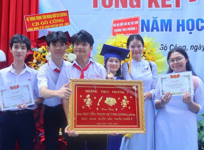 Nữ sinh đạt điểm tuyệt đối 30/30 trong kỳ thi v&agrave;o lớp 10 - Ảnh 8.