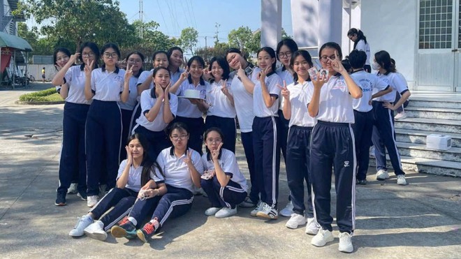 Nữ sinh đạt điểm tuyệt đối 30/30 trong kỳ thi v&agrave;o lớp 10 - Ảnh 6.