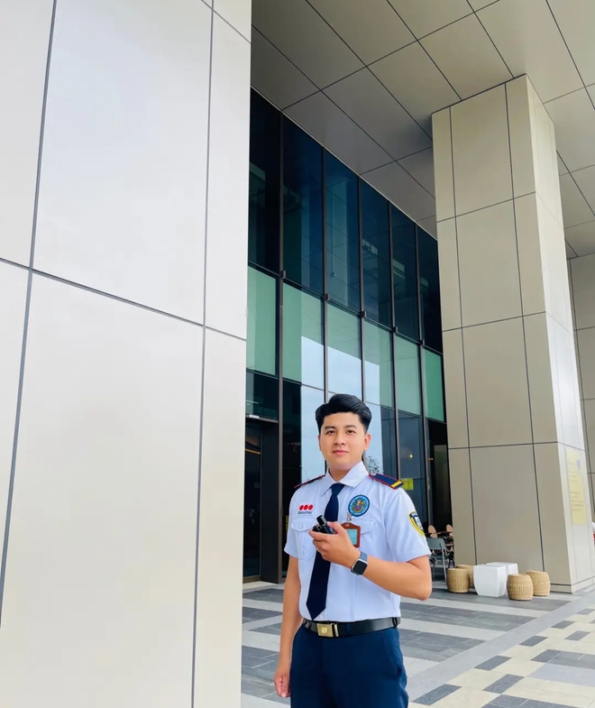 Ngồi điều ho&agrave;, l&agrave;m 8 tiếng, ăn đủ bữa, kh&ocirc;ng KPI: Nghề bảo vệ lương khoảng 10 triệu ở TP.HCM, H&agrave; Nội đang h&uacute;t người trẻ - Ảnh 3.