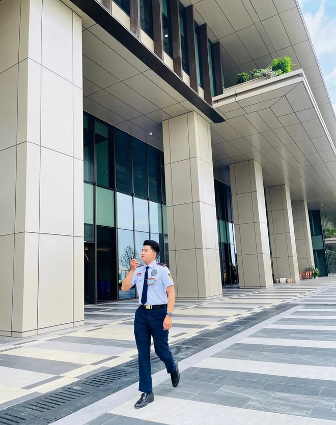 Ngồi điều ho&agrave;, l&agrave;m 8 tiếng, ăn đủ bữa, kh&ocirc;ng KPI: Nghề bảo vệ lương khoảng 10 triệu ở TP.HCM, H&agrave; Nội đang h&uacute;t người trẻ - Ảnh 2.