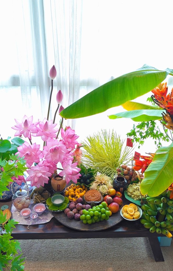 Mâm cỗ cúng Tết Đoan Ngọ 5/5 đậm mùi "luxury" của hội phú bà: Ngọc Loan dẫn đầu đường đua, 1 mẹ đảm gây choáng vì độ đầu tư - Ảnh 9.