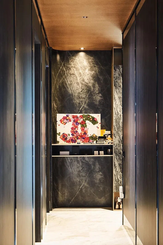 K.L - bạn th&acirc;n Ronaldo sau 2 lần ly h&ocirc;n: Ph&uacute; b&agrave; l&agrave;m mẹ đơn th&acirc;n, sống trong penthouse 557m&sup2;, mặt ng&agrave;y c&agrave;ng nhựa  - Ảnh 8.