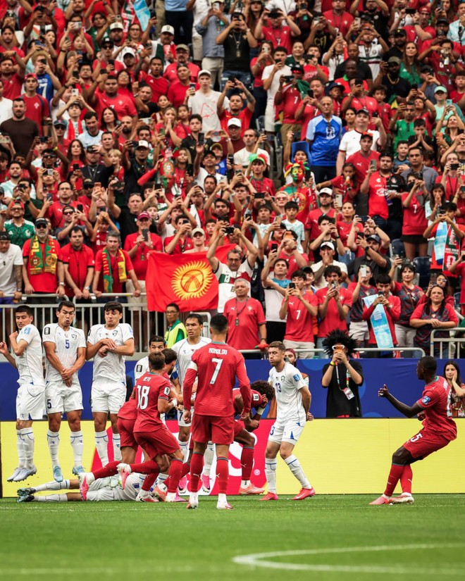 IQ vô cực! Cả thế giới bị Ronaldo lừa! - Ảnh 5.