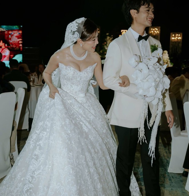"Đời cha mặc vest được 2 lần": Chia sẻ x&uacute;c động sau đ&aacute;m cưới của Phạm Nguyễn Lan Thy v&agrave; nhạc trưởng nổi tiếng- Ảnh 8.