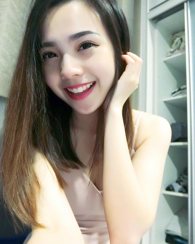 Tiếp vi&ecirc;n h&agrave;ng kh&ocirc;ng bị chụp l&eacute;n 2 tấm ảnh th&agrave;nh hiện tượng mạng: Lấy chồng b&aacute;c sĩ, giờ sống &ldquo;đẹp mặt&rdquo;!- Ảnh 3.