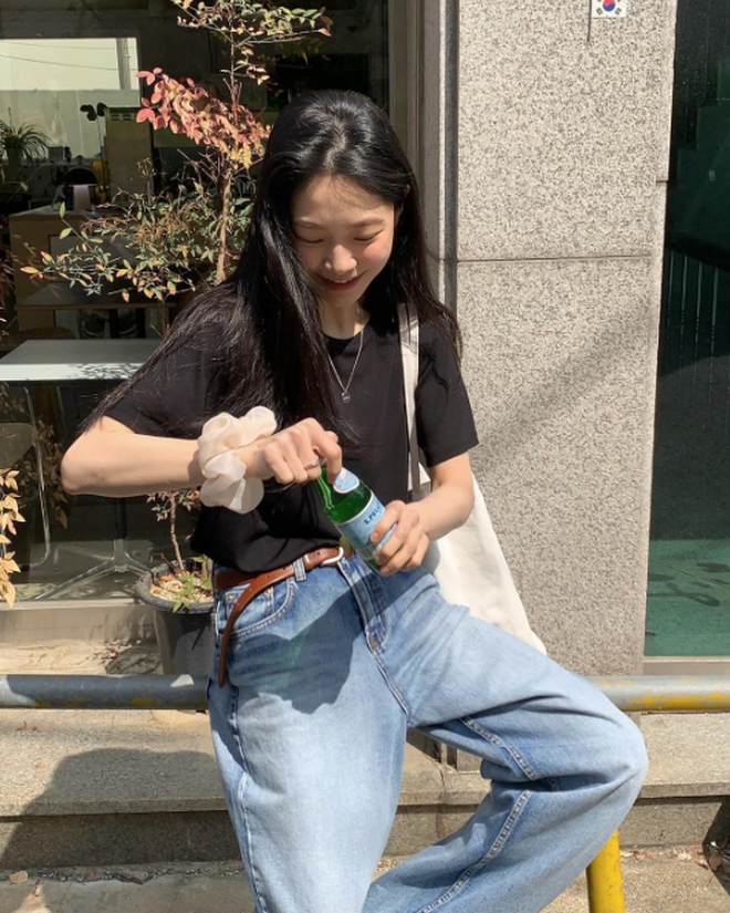 T&ocirc;i tưởng &aacute;o ph&ocirc;ng đen nh&agrave;m ch&aacute;n, cho đến khi nh&igrave;n thấy g&aacute;i H&agrave;n mặc - Ảnh 1.
